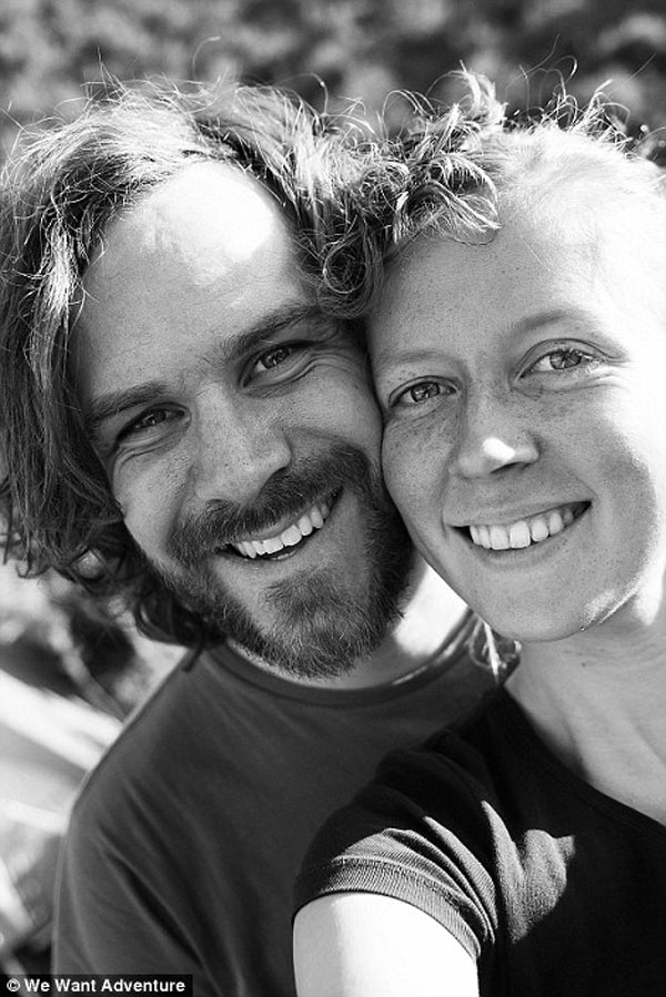 Cặp đôi phượt qua 16 nước trong 3 tháng bằng xe máy