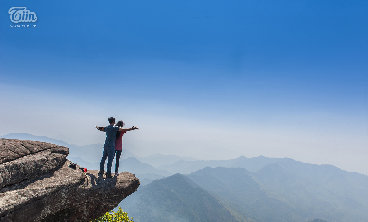 Bộ ảnh cực chất của cặp đôi mê phượt trên đỉnh Pha Luông