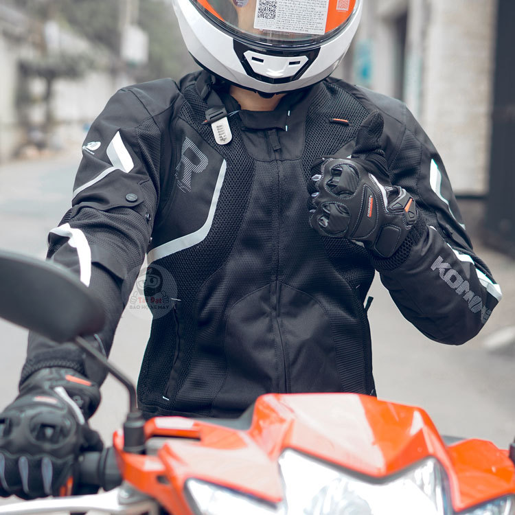Tại sao anh em biker thích mặc áo giáp Komine khi đi moto?