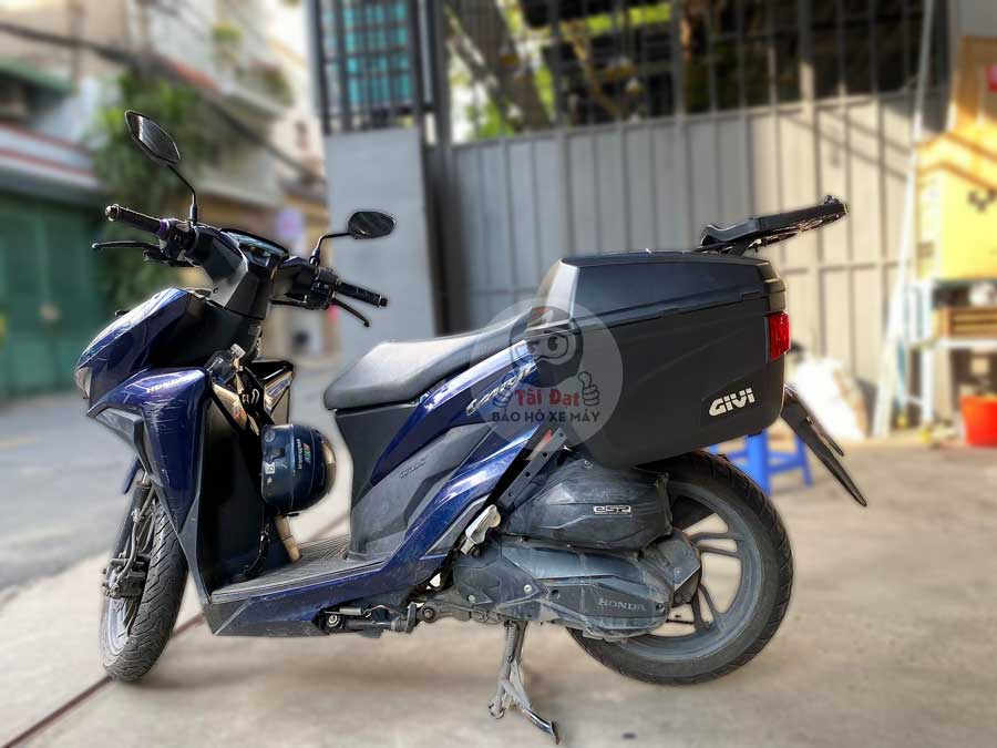 Độ thùng hông Givi cho xe Honda Vario 150 đầu tiên ở Việt Nam